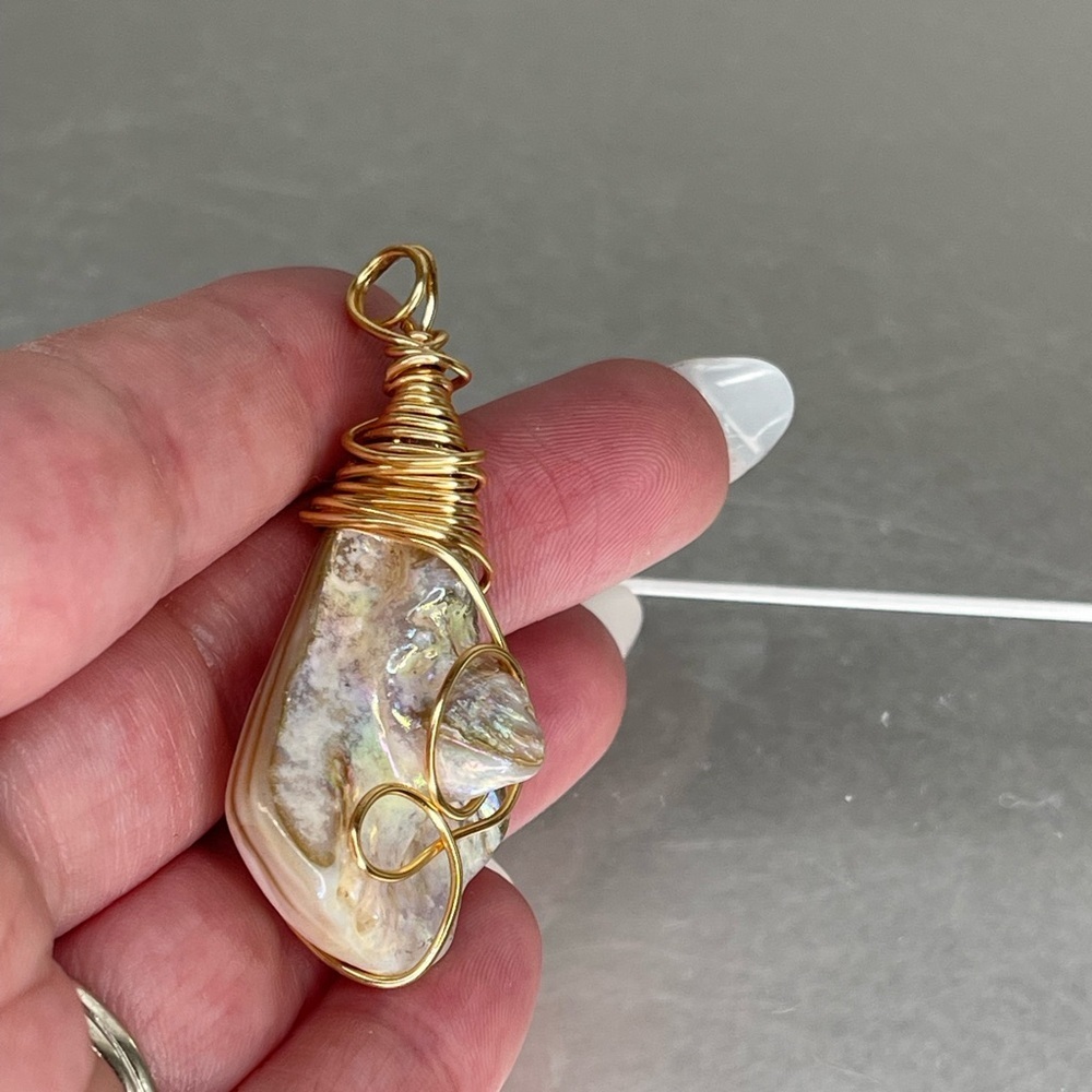 Gold Wire Wrap Natural Abalone Shell Triangle Pen… - image 3